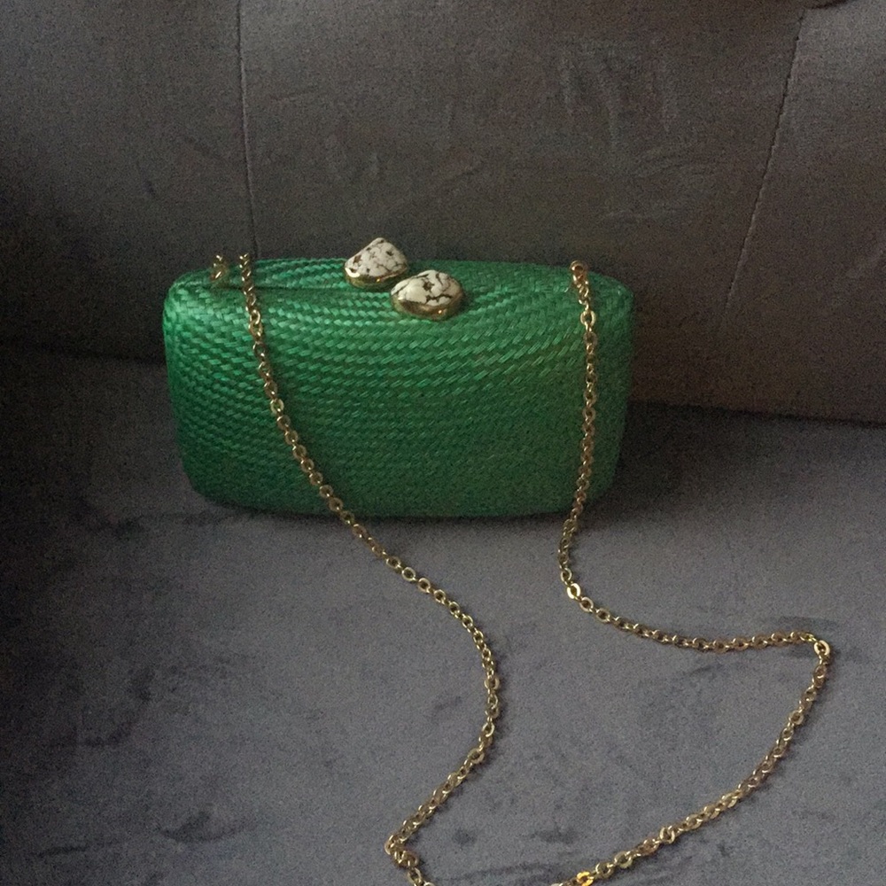 Kayu Clutch on chain
